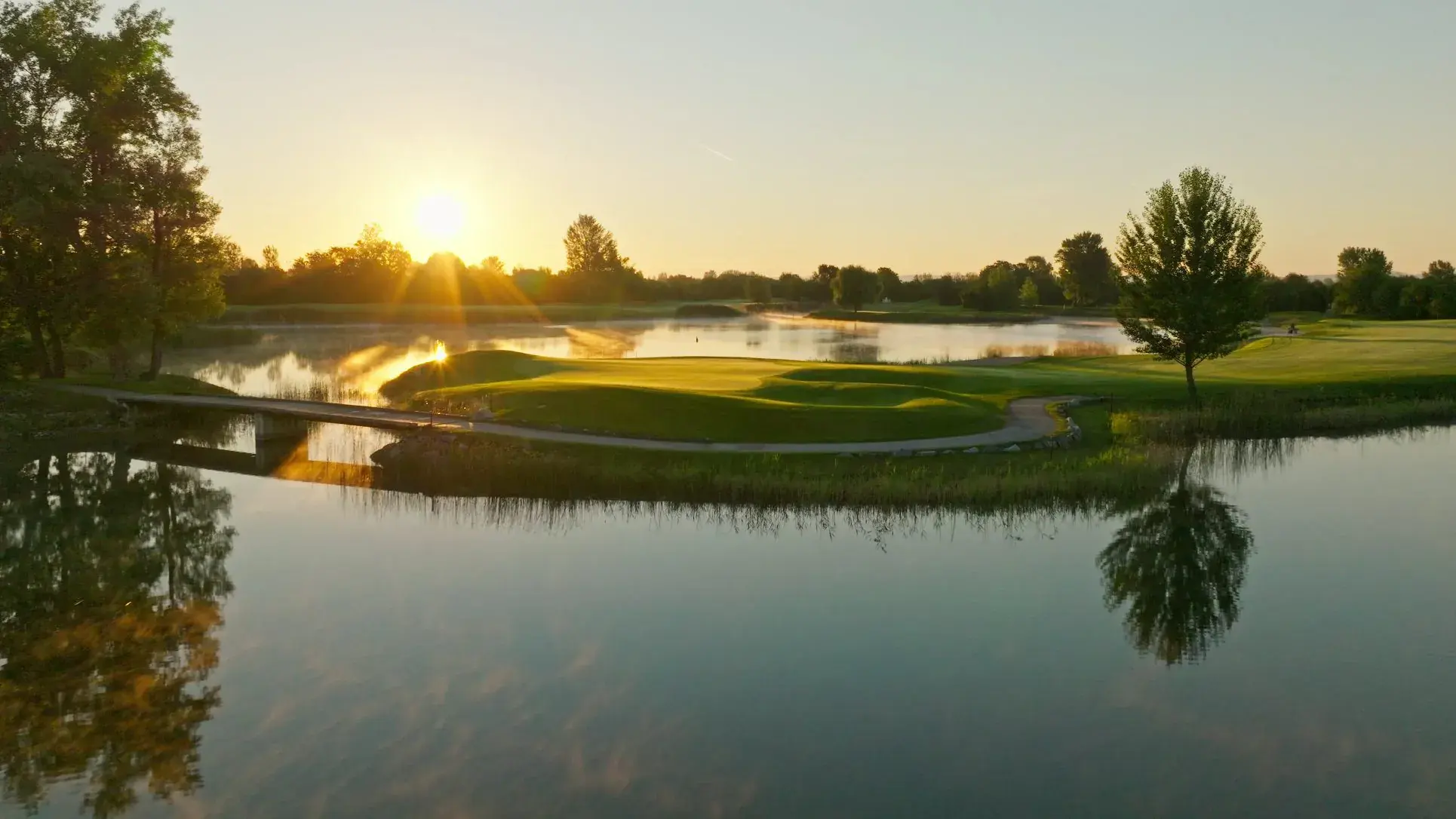 Lakeside golf at Diamond Country Club at sunrise