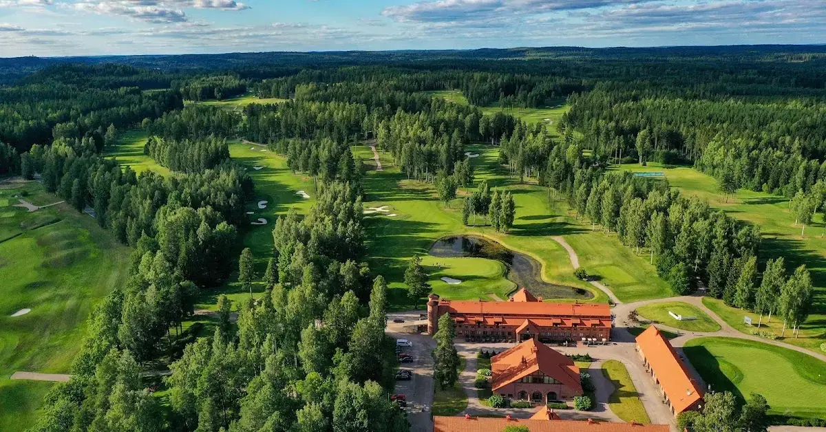Aerial view of the Vanajanlinna Golf clubhouse and course