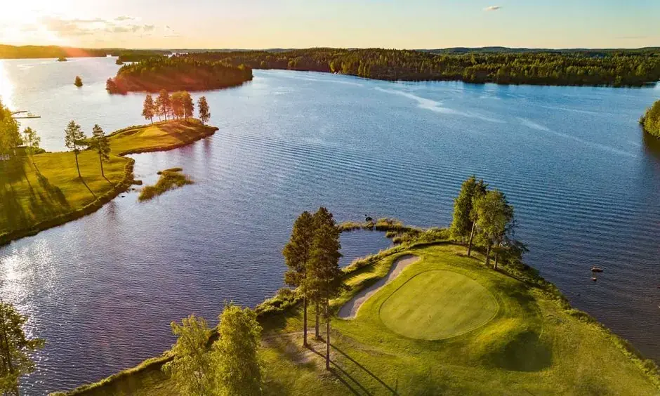 Aerial view of a lakeside green at Tahko Golf